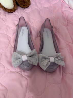Mini Melissa Glitter Bow Jelly Flats in Silver Pink